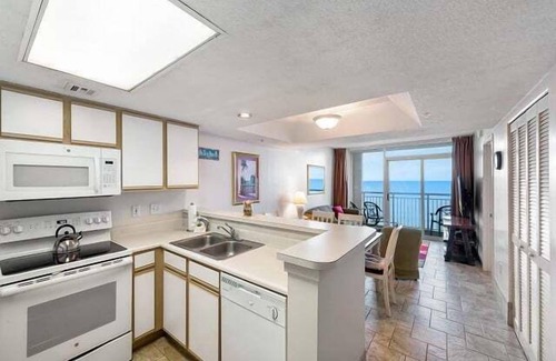 Myrtle Beach Condo | Camelot 605 Luxe 2BR, Oceanfront Myrtble Beach Winter Rental Getaway