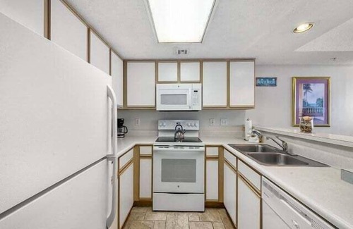 Myrtle Beach Condo | Camelot 605 Luxe 2BR, Oceanfront Myrtble Beach Winter Rental Getaway