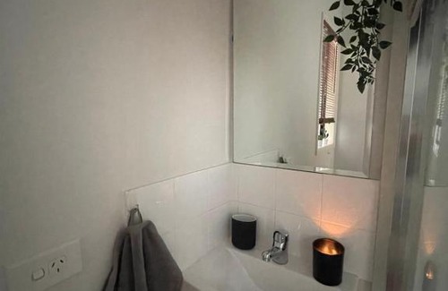 Jimboomba House | Camelot - Homestay - Double Room, private bathroom and private kitchenette on ground floor of our home