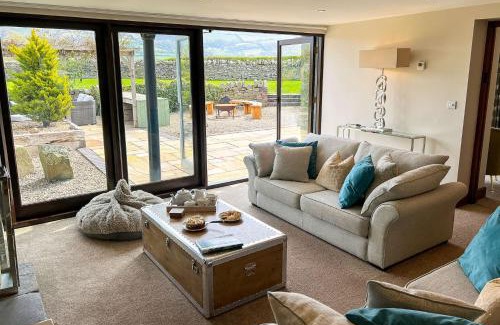 Montgomery House | Camlad Barn