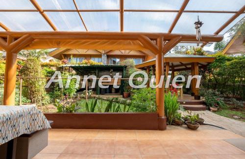 Baguio House | Camp John Hay 4BR Cabin