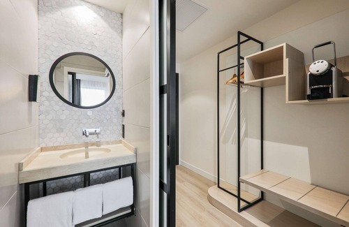 Porte Des Alpes - Mi Plaine - Manissieux Hotel | Campanile Smart Lyon Est - Eurexpo Bron Aviation