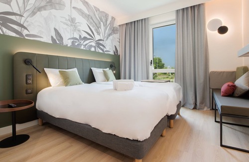 Porte Des Alpes - Mi Plaine - Manissieux Hotel | Campanile Smart Lyon Est - Eurexpo Bron Aviation