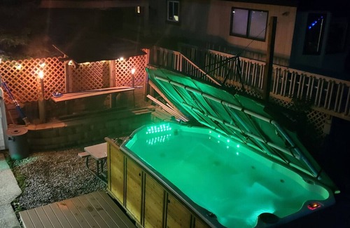 Grand Rapids Apartment | Campau cottage 1 bed · Lakefront hot swim pool spa cottage