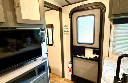 Downtown Zephyrhills House | Camper in Zephyrhills with Wi-Fi