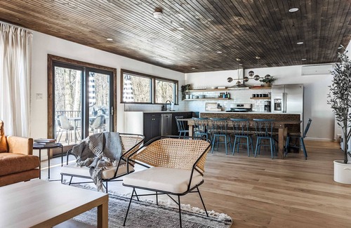 Palenville House | Campfire Lodge - Luxury Cabin, Kid Friendly