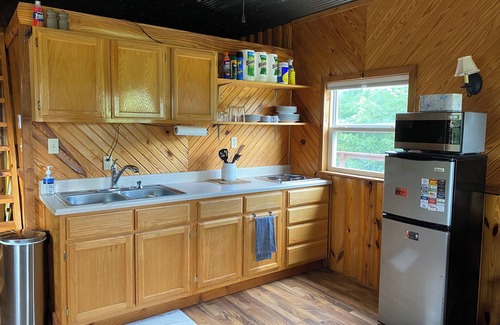 Fairport Cabin | Campground with a Cabin and a Treehouse just 1 hour from Kansas City airport