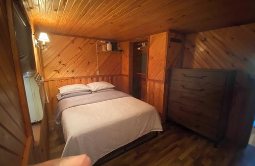 Fairport Cabin | Campground with a Cabin and a Treehouse just 1 hour from Kansas City airport