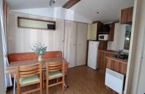 Saint-Cere House | Camping 3 étoiles - Piscine - eeebbh