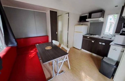 Saint-Cere House | Camping 3 étoiles - Piscine - eeebbh