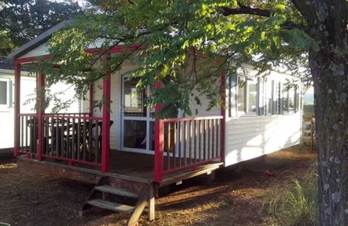 Massillargues-Attuech House | Camping 3 étoiles - Piscine - eebibi