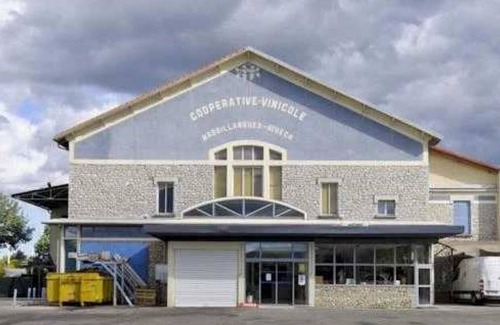 Massillargues-Attuech House | Camping 3 étoiles - Piscine - eebibi