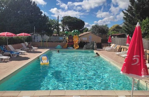Massillargues-Attuech House | Camping 3 étoiles - Piscine - eebicb