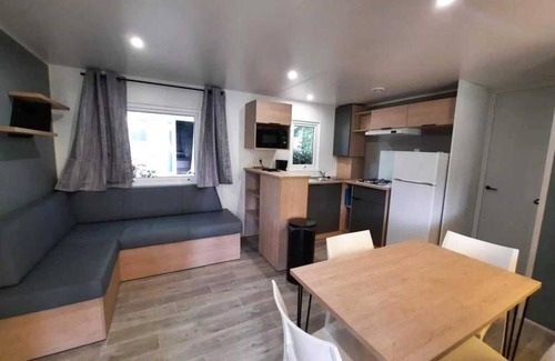 Secondigny House | Camping 4 étoiles - Piscine - ccbahgh