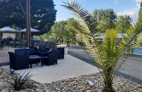 Secondigny House | Camping 4 étoiles - Piscine - ccbahhd