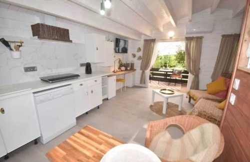 Paluds de Noves Ski Chalet | Camping 4 étoiles - Piscine - eehfaa