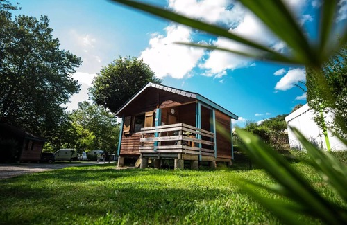 Navarrenx Ski Chalet | Camping Beau Rivage * - Chalet Malin 13m2 - 1 bedroom with toilet- shower to the sanitary of the campsite - 4 people