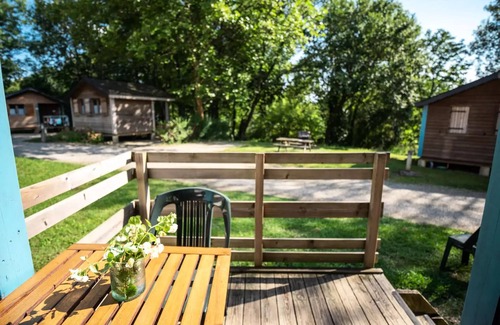 Navarrenx Ski Chalet | Camping Beau Rivage * - Chalet Malin 13m2 - 1 bedroom with toilet- shower to the sanitary of the campsite - 4 people