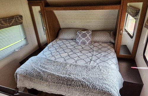 Crown Point House | Camping in the adirondacks 500-685 cr 50 on russell st crown point ny!