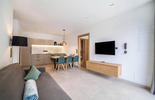 Saltusio Apartment | Camping Passeier Apartment Abendrot with Mountain View, Pool, Sauna, Wi-Fi, Terrace and Garden