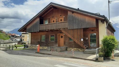 Valle di Cadore Apartment | CAMPO BASE CADORE MANSARDA con park auto e garage moto