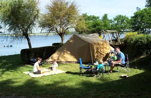 Salles-Curan House | Campsite Beau-Rivage * - FAMILY Cottage "LAC VIEW" (covered terrace) new in 2022 4 to 7 people - 4 people. included in the price