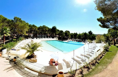 Castelnau-de-Guers House | Campsite Residential La Pinède * - Tribord COMFORT -3 bedrooms 32m2- *Clim, terrace, TV* 6 persons