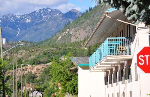Lillooet Hotel | Canadas Best Value Inn Mile-0-Motel Lillooet