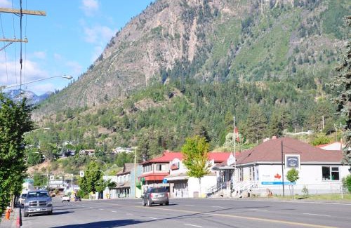 Lillooet Hotel | Canadas Best Value Inn Mile-0-Motel Lillooet