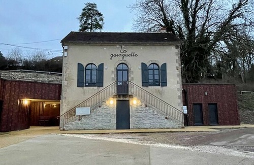 Chatillon en Bazois Boat Rental | Canal-side Boat Stay with Château Views in Châtillon-en-Bazois