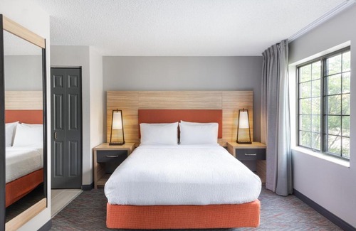 Eagan Hotel | Candlewood Suites Eagan - Mall of America Area by IHG