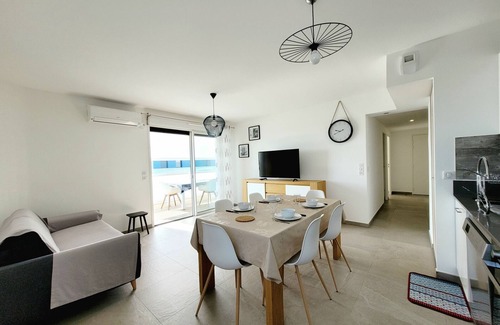 Le Port Apartment | Canet-en-Roussillon, A/C T3 Apt w/PKG, 4-6 Pers, Terrace, 3*