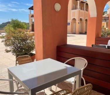 Agay Apartment | CAP ESTEREL, T2 VUE MER 4 couchages adapté PMR