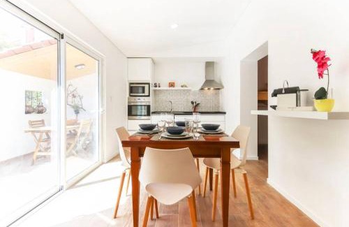 Pica Galo Villa | CAPARICA BEACH VILLA