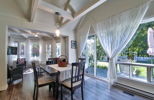 Dorval Ski Chalet | CAPE COD COTTAGE NEAR A LAKE