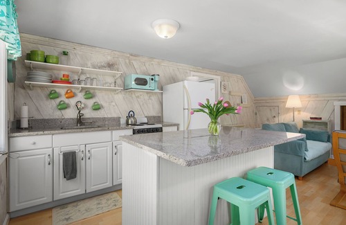 North Eastham Apartment | Cape Cod National Seashore Treehouse Cycle, Swim, Hike or Kayak with your dog