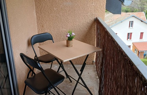 Savignac-les-Ormeaux Apartment | Capelets