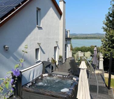 Tihany House | Capre Tihany