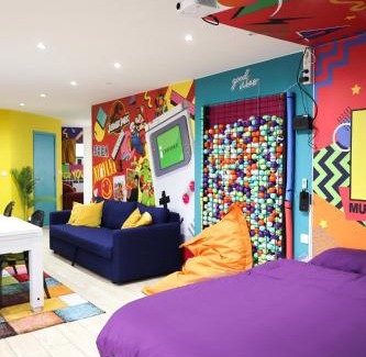 Cuesmes Apartment | Capsule 90's - Balnéo - Sauna - Flipper - Billard - Netflix - Nintendo Switch & Jeux -