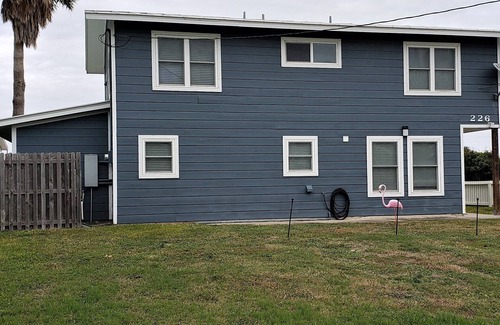 Palm Harbor House | Capt. Dan's Fishing getaway. Canal Front Home with Underwater Fishing Light.