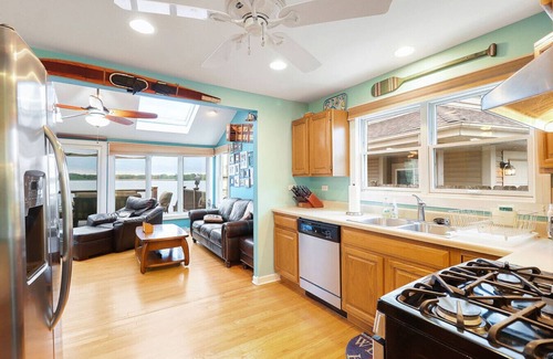 Fox Lake Apartment | Captain`s Quarters 2/2 Lake Life Dream Home