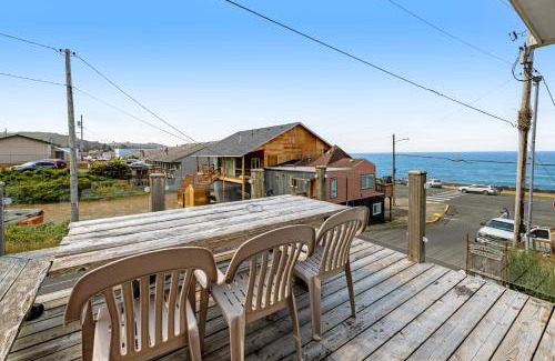 Depoe Bay Apartment | Captain's Quarters and Cabins