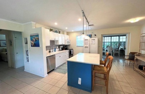 Florida North Atlantic Coast House | Captains Retreat.An oasis with lush coastal landscaping awaits!