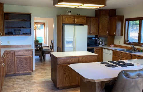 Lakeside House | Captivating Flathead Lake Views 6 bd 3.5 bath