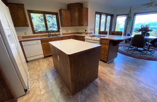 Lakeside House | Captivating Flathead Lake Views 6 bd 3.5 bath