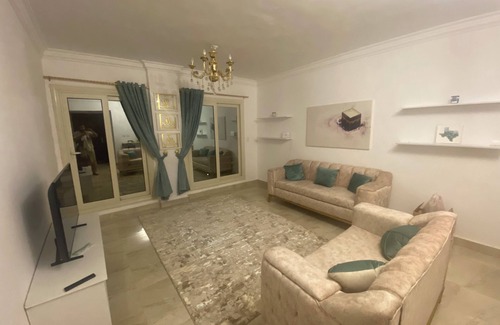 Monshat Nasr Apartment | Captivating In New Cairo!n3-bdrm apartment near the AUC with WiFi & AC