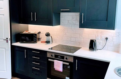 Cathays Apartment | Cardiff Luxury apartment free off-road parking.