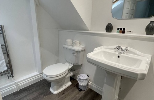 Cathays Apartment | Cardiff Luxury apartment free off-road parking.