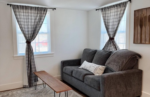 Morgan Mill Cottage | Carolyn - Fully Furnished 6 Person Cottage for short or mid-term stays