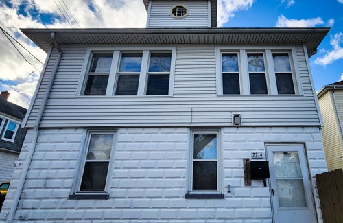 Wyandotte Apartment | Carriage House: Relax This Fall in the Heart of Wyandotte